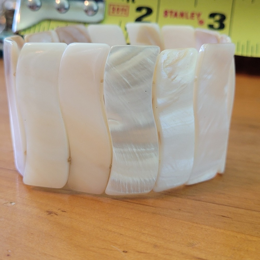 Vintage Mother of Pearl Wave Panel Stretch Bracelet Wide Shell 45g